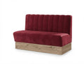 Banquette Bergamo en velours Casino Deep Red — Coutures verticales et plinthe bois 20 cm