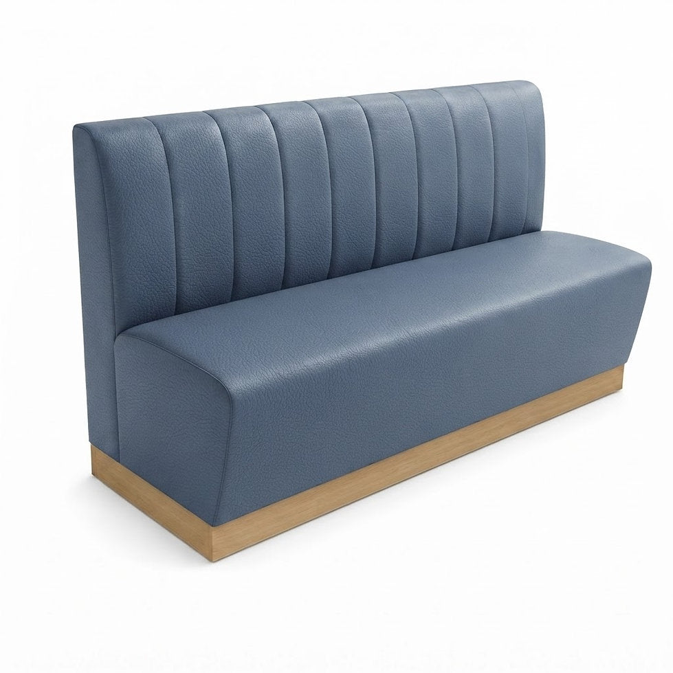 Banquette Rivoli en similicuir Arizona Porcelaine — Coutures verticales et plinthe bois