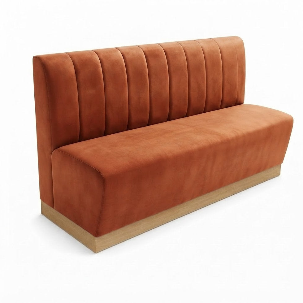 Banquette Rivoli en velours Casino Terracotta — Coutures verticales et plinthe bois