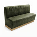 Banquette Rivoli en velours Casino vert Forest — Coutures verticales et plinthe bois