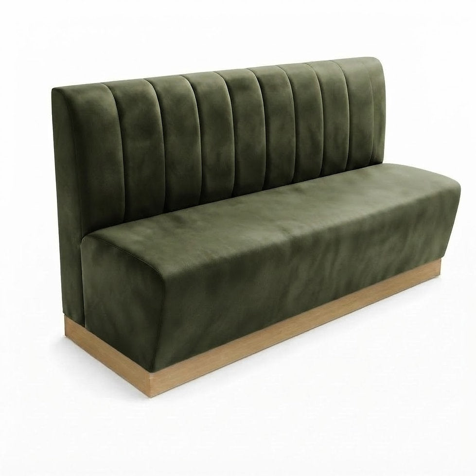 Banquette Rivoli en velours Casino vert Forest — Coutures verticales et plinthe bois