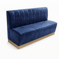 Banquette Rivoli – Couture verticale, plinthe bois & velours Casino Ocean
