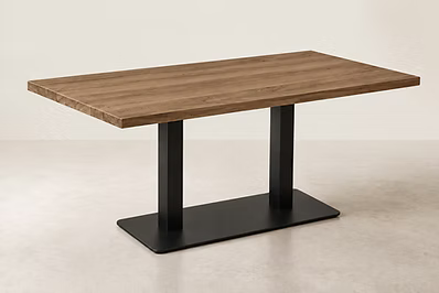 Table en chêne massif vernis Brown – Pied acier noir – Fabrication française