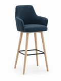 Tabouret de bar Vigevano en tissu Gava 77 bleu foncé – Pieds hêtre naturel